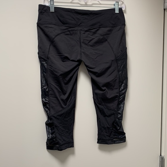 Lululemon Cut the Crop Legging with Pockets in Wee Stripe/Black. Size 8 - Picture 13 of 15